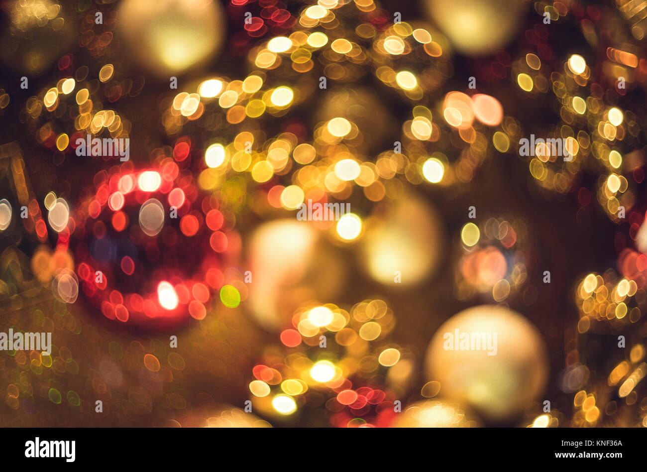 Bokeh. Neues Jahr Gold bokeh Hintergrund. Zusammenfassung Hintergrund mit bunten Bokeh. Defokussiert. Hintergrund für Weihnachtskarten. Schöne verwischt Weihnachten Stockfoto