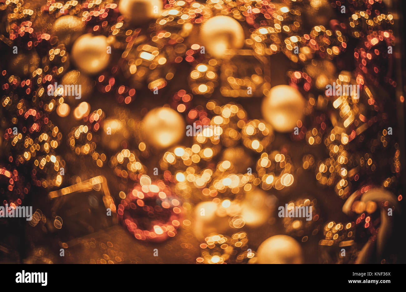 Bokeh. Neues Jahr Gold bokeh Hintergrund. Zusammenfassung Hintergrund mit bunten Bokeh. Defokussiert. Hintergrund für Weihnachtskarten. Schöne verwischt Weihnachten Stockfoto