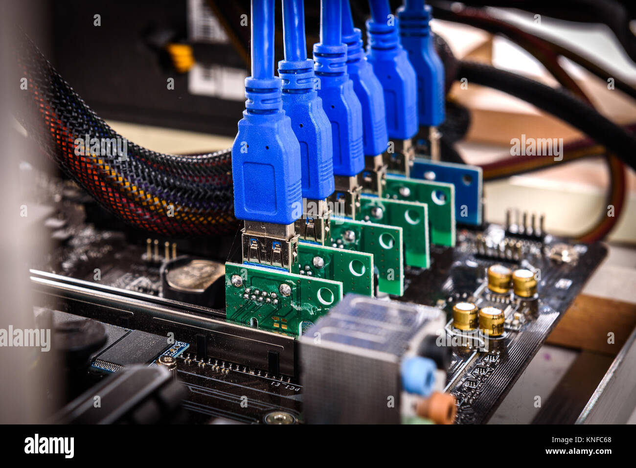 Bitcoin mining rig -Fotos und -Bildmaterial in hoher Auflösung – Alamy