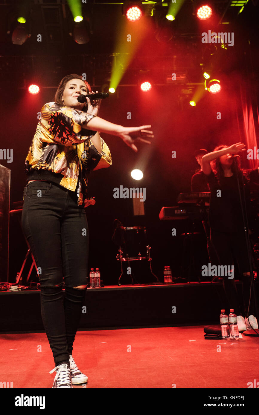  Der deutsche Sänger und Rapper Namika führt ein live-Konzert am Bildidee 