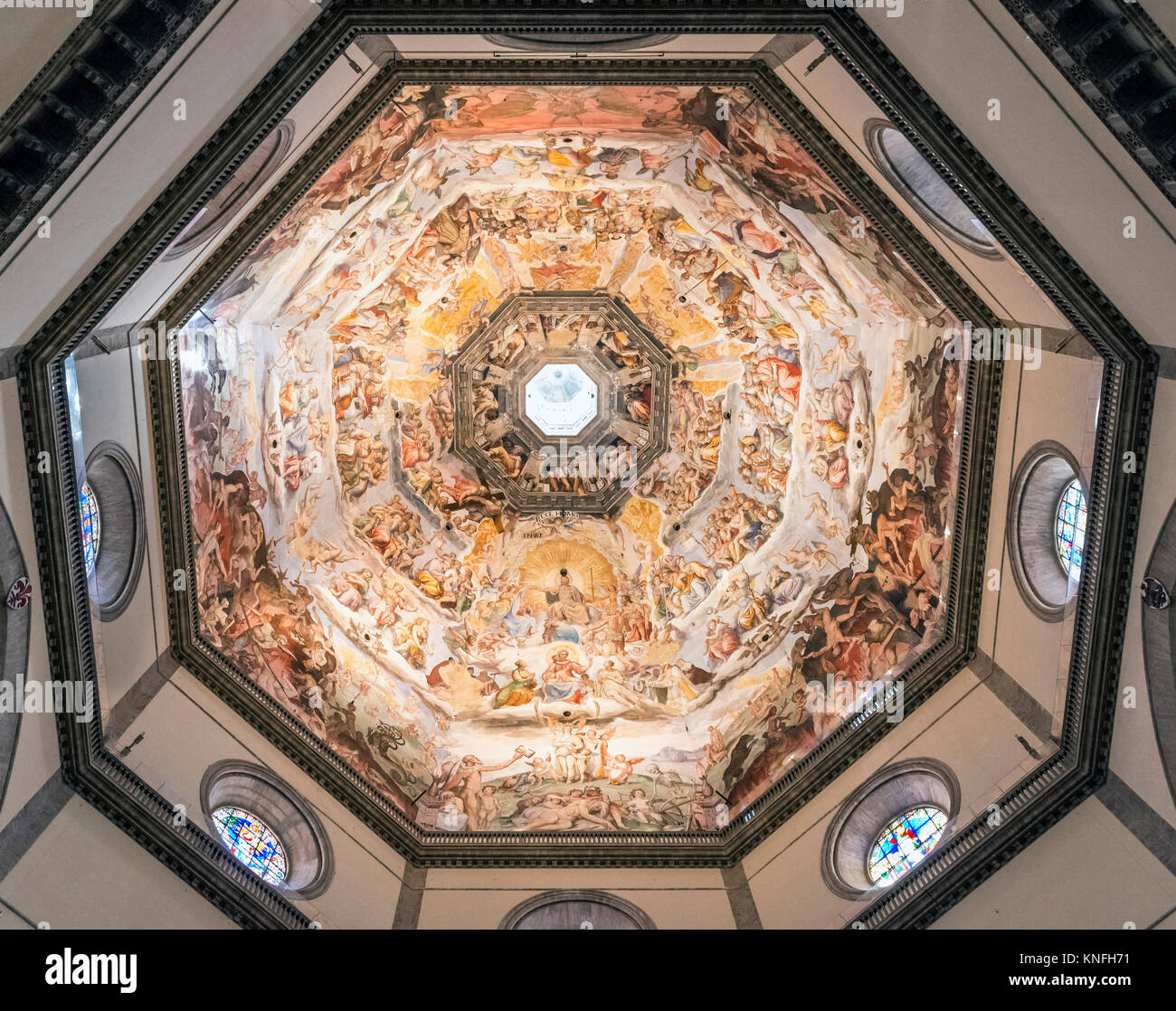 Kuppel der Kathedrale zeigt das Fresko des Jüngsten Gerichts von Vasari und Zuccari, Duomo, Florenz, Italien. Stockfoto