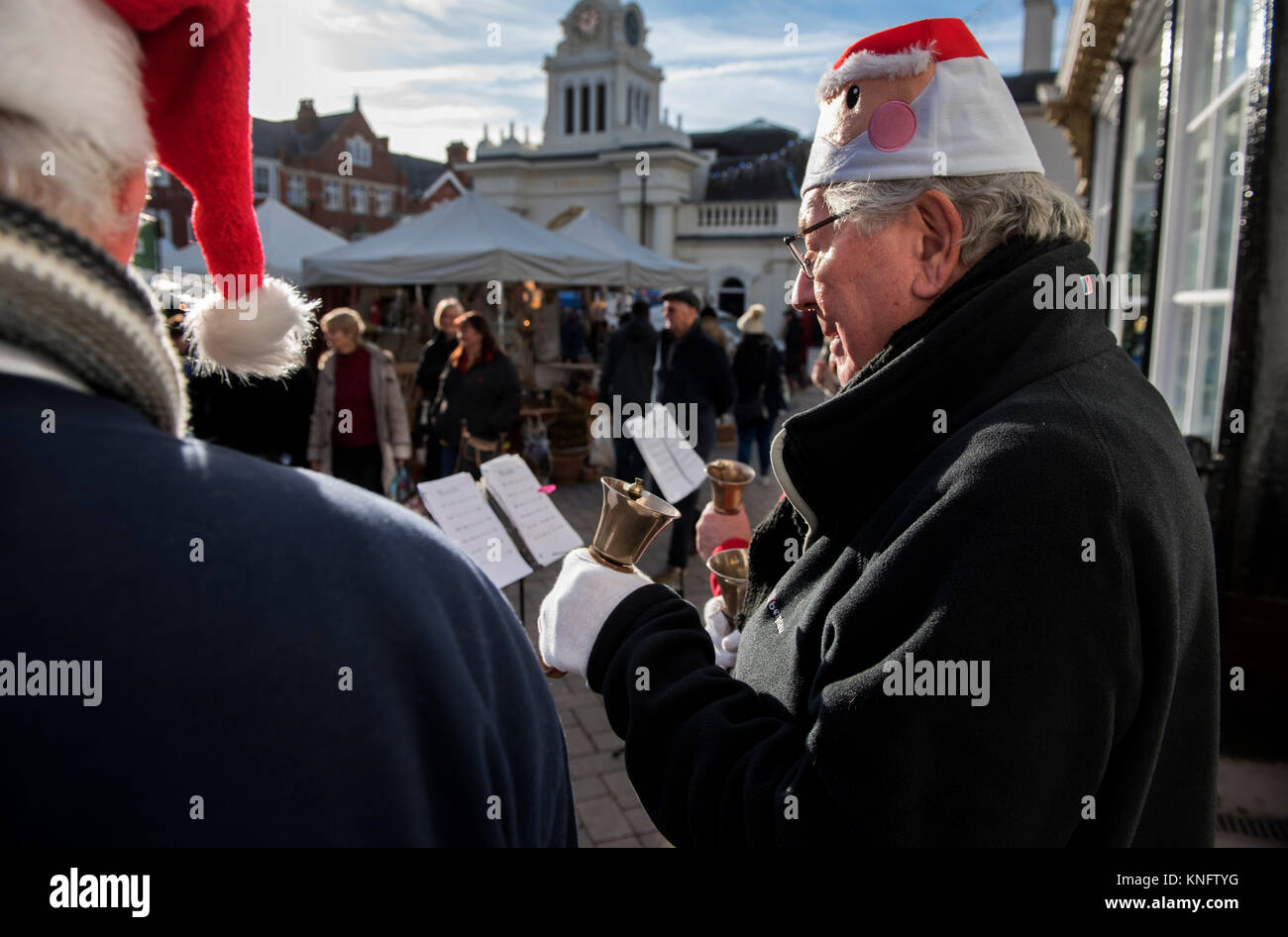 Saffron Walden Rotary Club Glockenläuten für Weihnachten in Saffron Walden, Essex, England, UK. Vom 9. Dezember 2017 Stockfoto