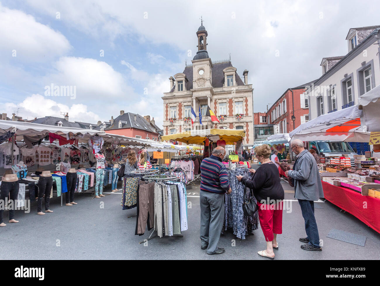 Frankreich, Ardennen (08), Parc naturel régional des Ardennes, Givet, le marché en Centre Ville // Frankreich, Ardennen, Charleville-mézières, Givet, Stockfoto