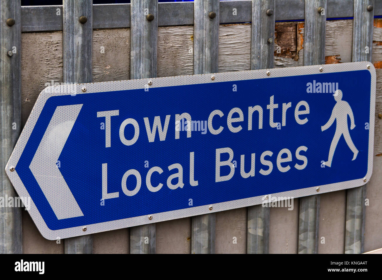 Zeichen an der Fähre Ausschiffung Punkt am Hafen von Brixham, Regie Fußgänger zu den lokalen Annehmlichkeiten. Stockfoto