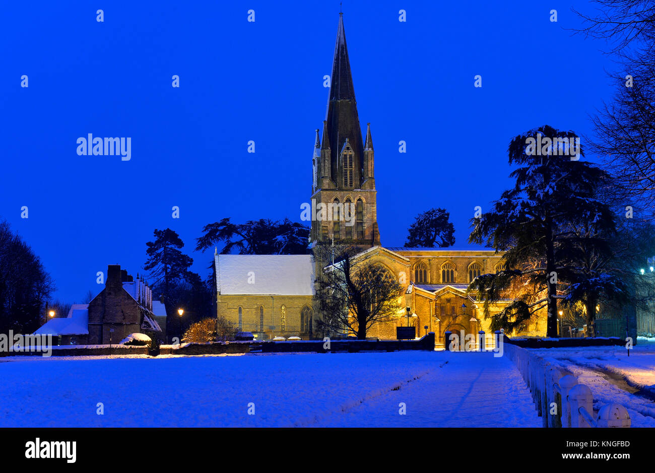 St. Mary's Church, Witney, Oxfordshire im Winter Stockfoto