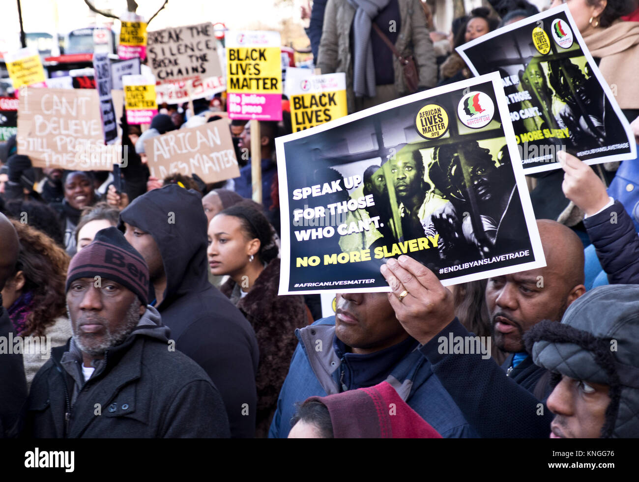 Demonstranten vor der libyschen Botschaft fordern die britische Regierung Libyen, um den Druck der Sklaverei und die unmenschliche Behandlung von Migranten zu beenden. Dez 9 2017 Stockfoto