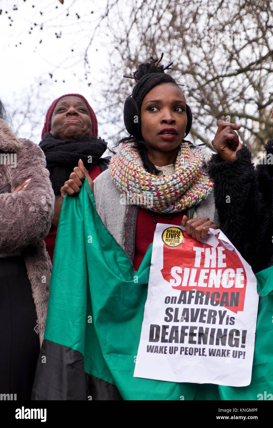 Demonstranten vor der libyschen Botschaft fordern die britische Regierung Libyen, um den Druck der Sklaverei und die unmenschliche Behandlung von Migranten zu beenden. Dez 9 2017 Stockfoto