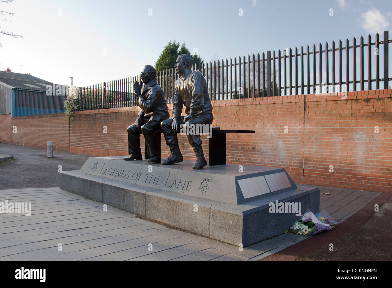 Statue von Jimmy Sirrel und Jack Wheeler, Legenden der Lane, außerhalb Notts County Football Ground, Meadow Lane, Nottingham, England, Großbritannien Stockfoto