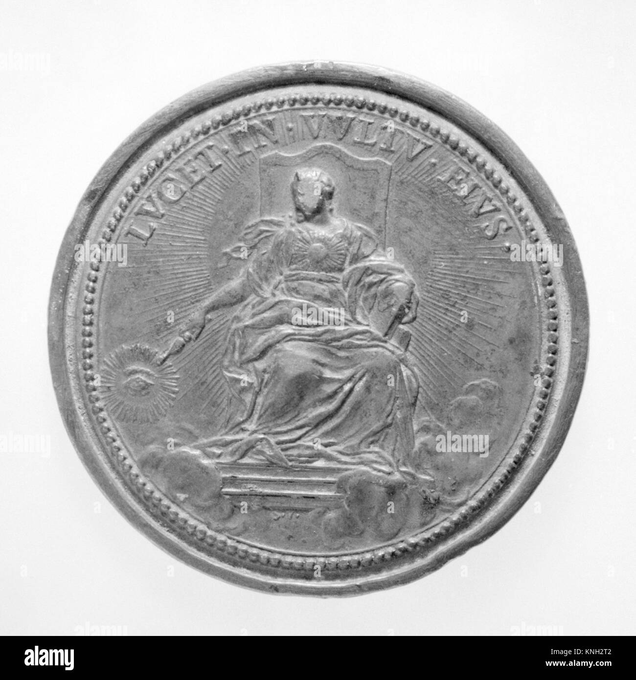 Dieses Porträt von Papst Clemens XI. Veranschaulicht päpstliche Autorität, formale Kleidung und kirchliche Bedeutung während seines Pontifikats von 1700 bis 1721. Stockfoto