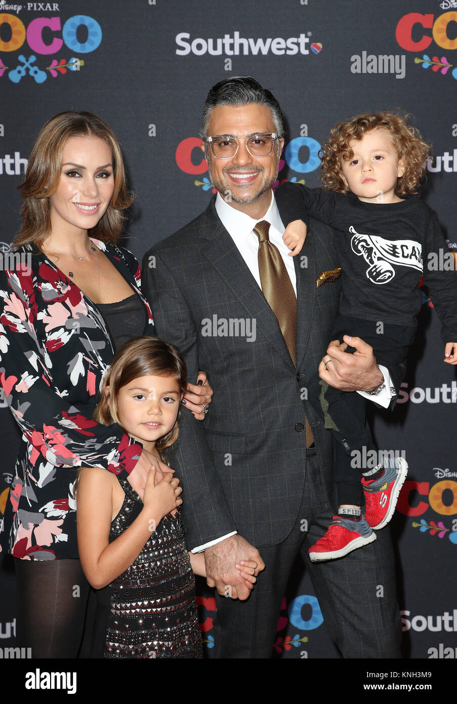 Die US-Premiere der Disney-Pixar "Coco" Mit: Jaime Camil, Heidi Balvanera, Elena Camil, Jaime III) Camil Wo: Hollywood, California, United States Wenn: 09 Nov 2017 Credit: FayesVision/WENN.com Stockfoto