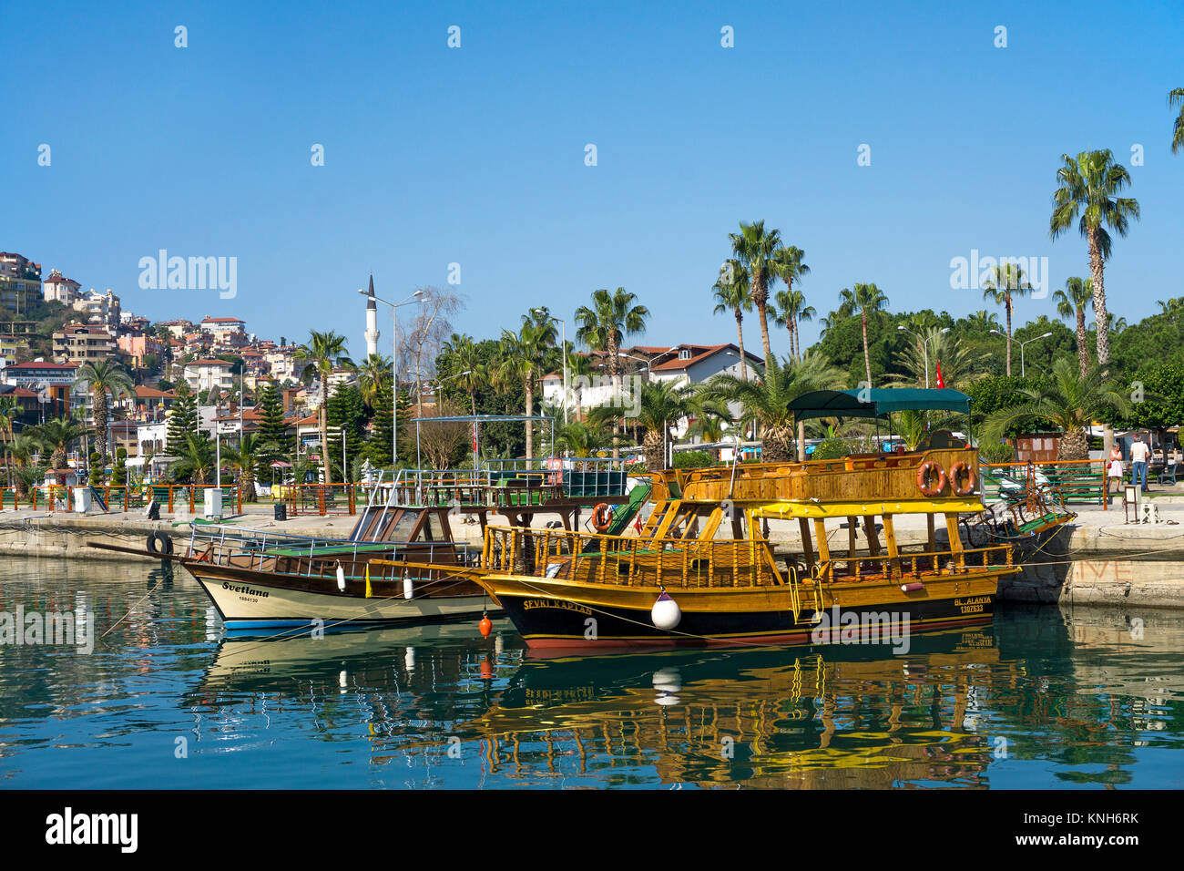 Ausflug Schiffe im Hafen von Alanya, Türkische Riviera, Türkei Stockfoto