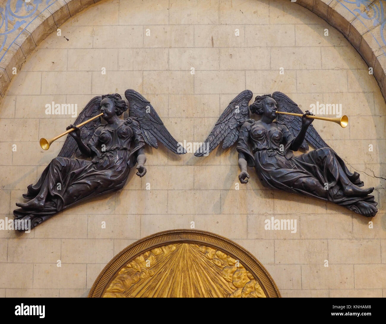 Engel mit Trompete, montiert auf Wand, Ely Cathedral, Ely, Cambridgeshire Stockfoto