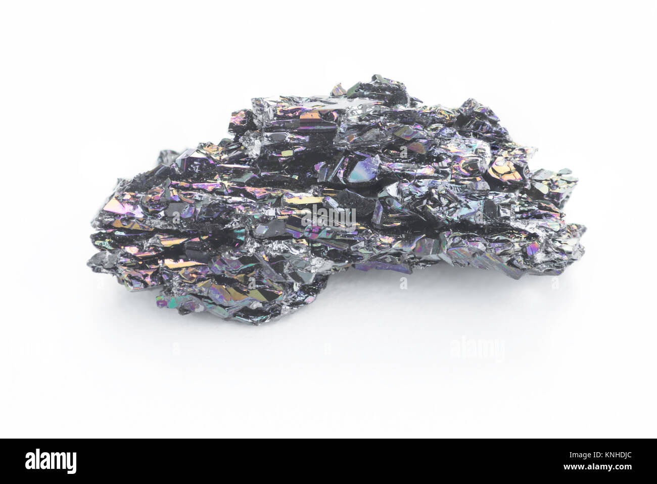 Extreme Nahaufnahme von Siliciumcarbid Mineral über weissen Hintergrund im Fokus isoliert stack Technik Stockfoto