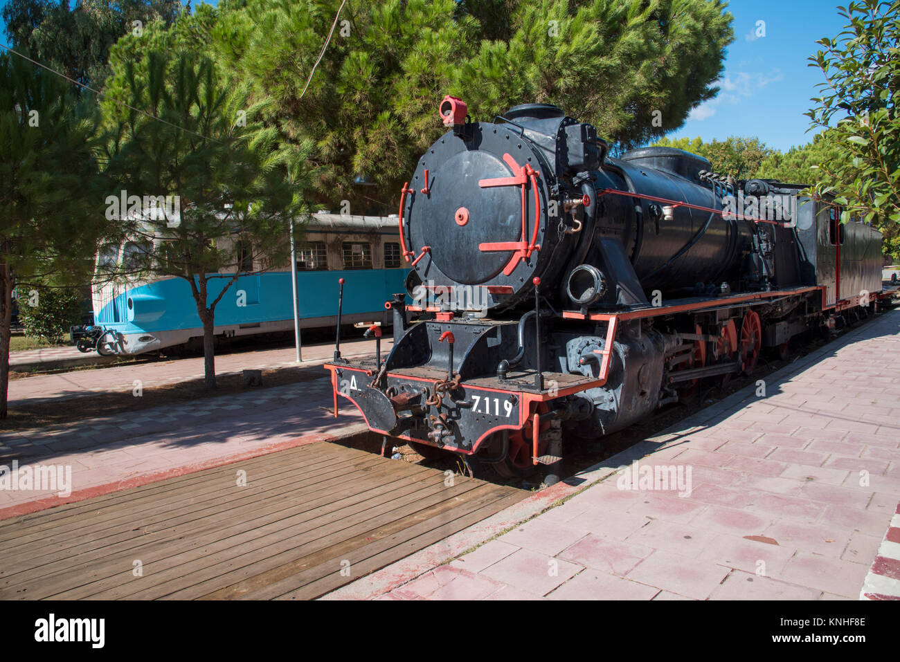 Züge in Kalamata Municipal Railway Park, Bahn Museum in Griechenland Stockfoto