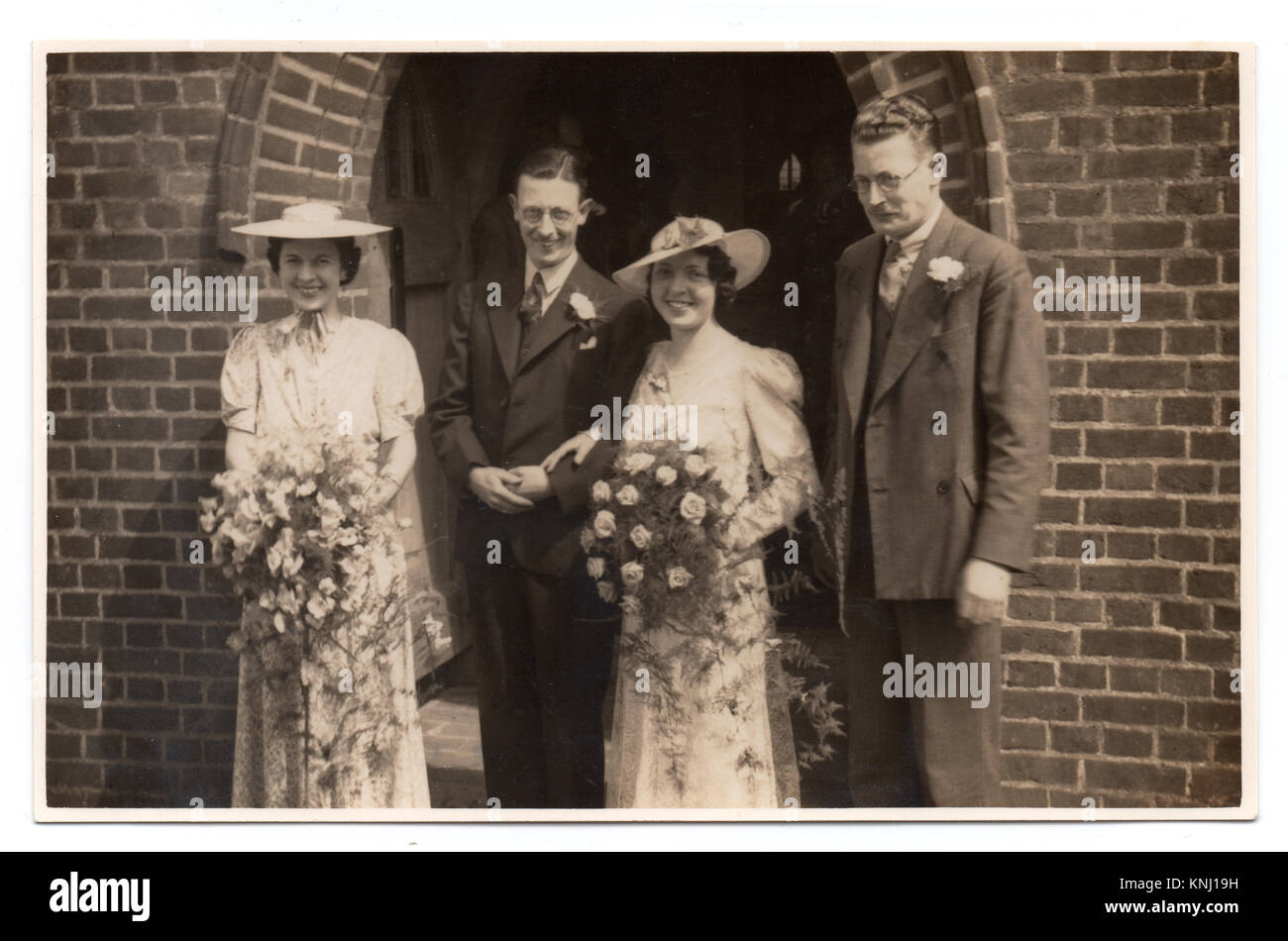 Die Hochzeit von Ernest Perrett und Beryl Johnson, St. Andrew's Church, 31 Southview Drive, Southend-on-Sea, England, 1938. Jack Perrett und Margot? Anwesend Stockfoto