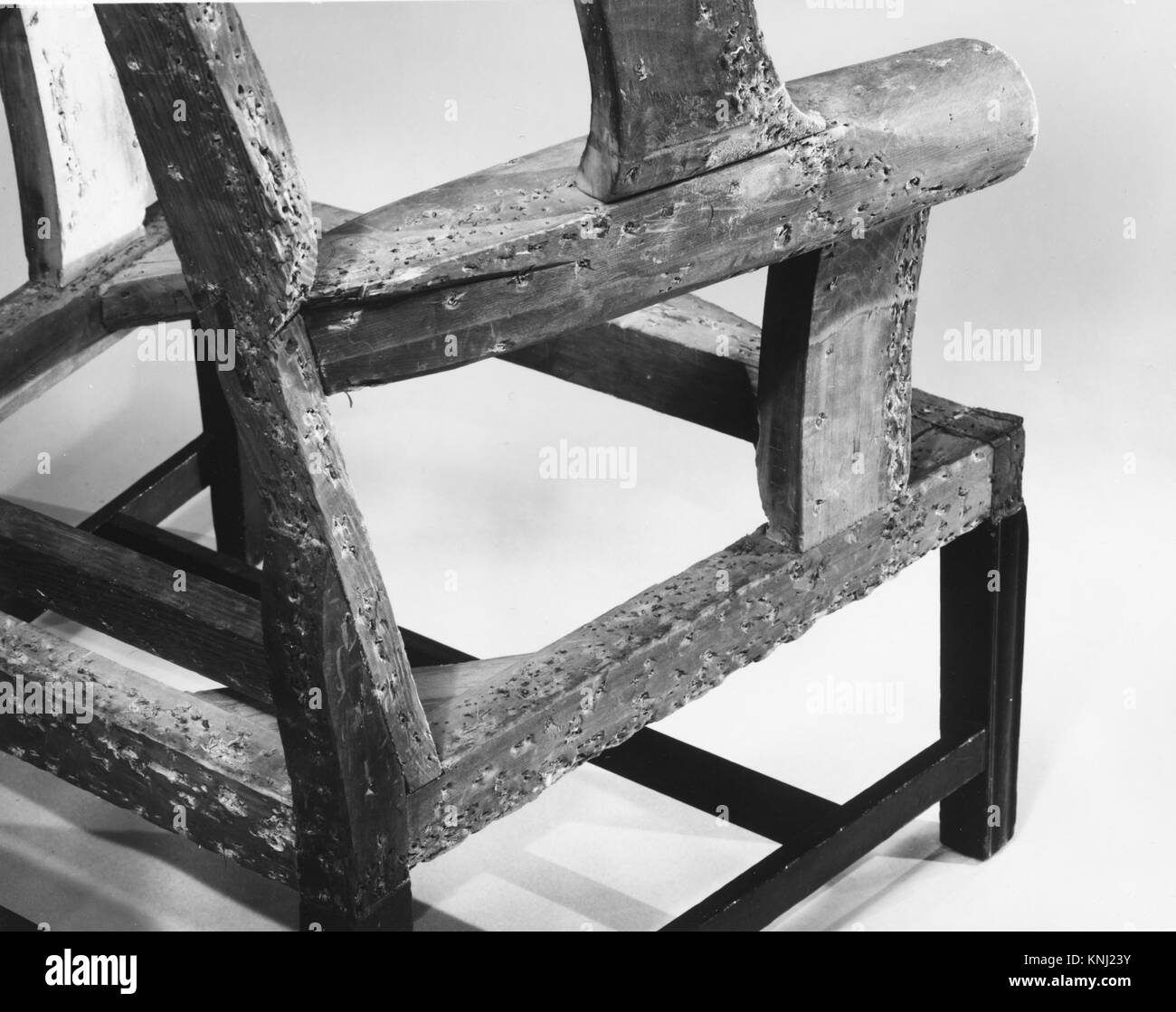 Sessel aus dem 19. Jahrhundert mit Design, Handwerkskunst und Komfort, ausgestellt im Metropolitan Museum of Art, der viktorianische Innenraumtrends widerspiegelt. Stockfoto