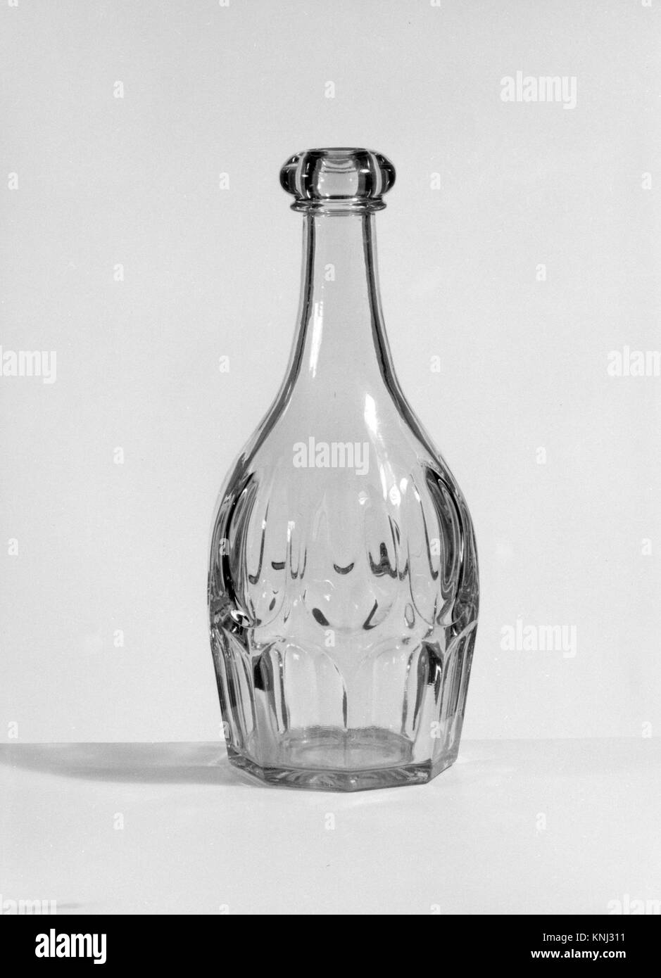 Karaffe, 1840–50, amerikanische Küche, hergestellt in Pittsburgh, Pennsylvania, USA, Mittel: Gepresstes Glas Stockfoto