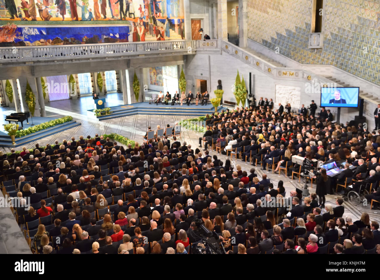 Oslo, Norwegen. 10 Dez, 2017. Der Nobelpreis für den Frieden 2017 wird vergeben die internationale Kampagne im Rathaus in Oslo Norwegen zu ICAN zu Atomwaffen abschaffen (ICAN). Credit: C) ImagesLive/ZUMA Draht/Alamy leben Nachrichten Stockfoto