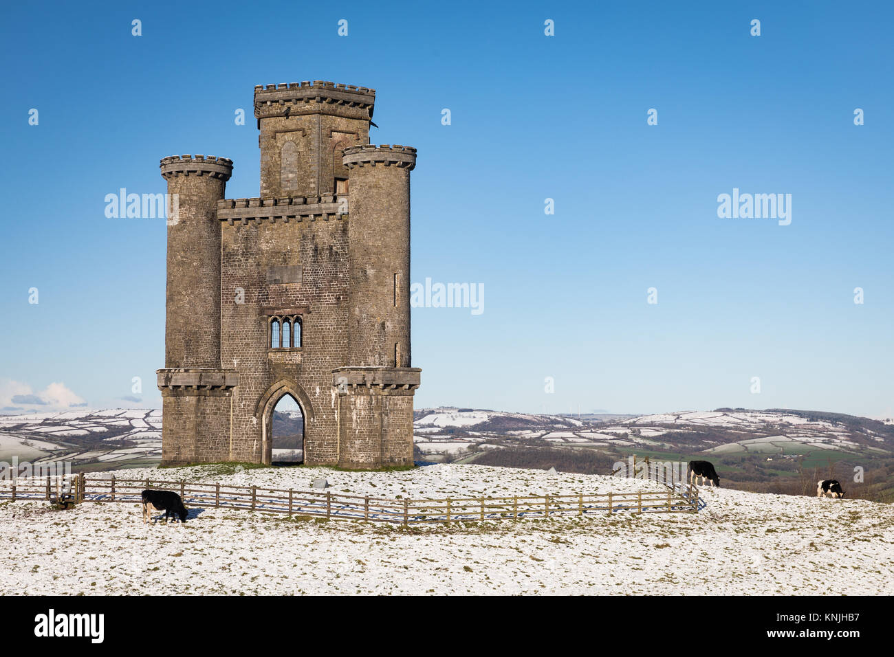 Paxton's Tower. UK. 11. Dezember, 2017. Verschneite Winterlandschaft bei Paxton's Tower in Carmarthenshire, Wales Credit: Zeichnete Buckley/Alamy leben Nachrichten Stockfoto