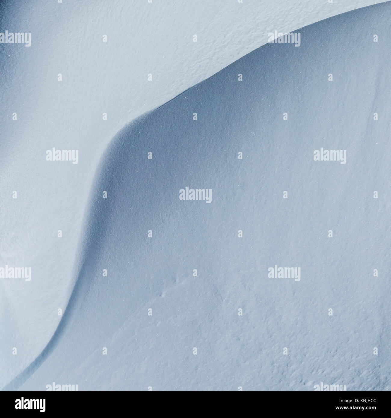 Paxton's Tower. UK. 11. Dezember, 2017. Abstraktes Bild von Snow Drift Muster und Formen, Brecon Beacons National Park, Wales. Credit: Zeichnete Buckley/Alamy leben Nachrichten Stockfoto