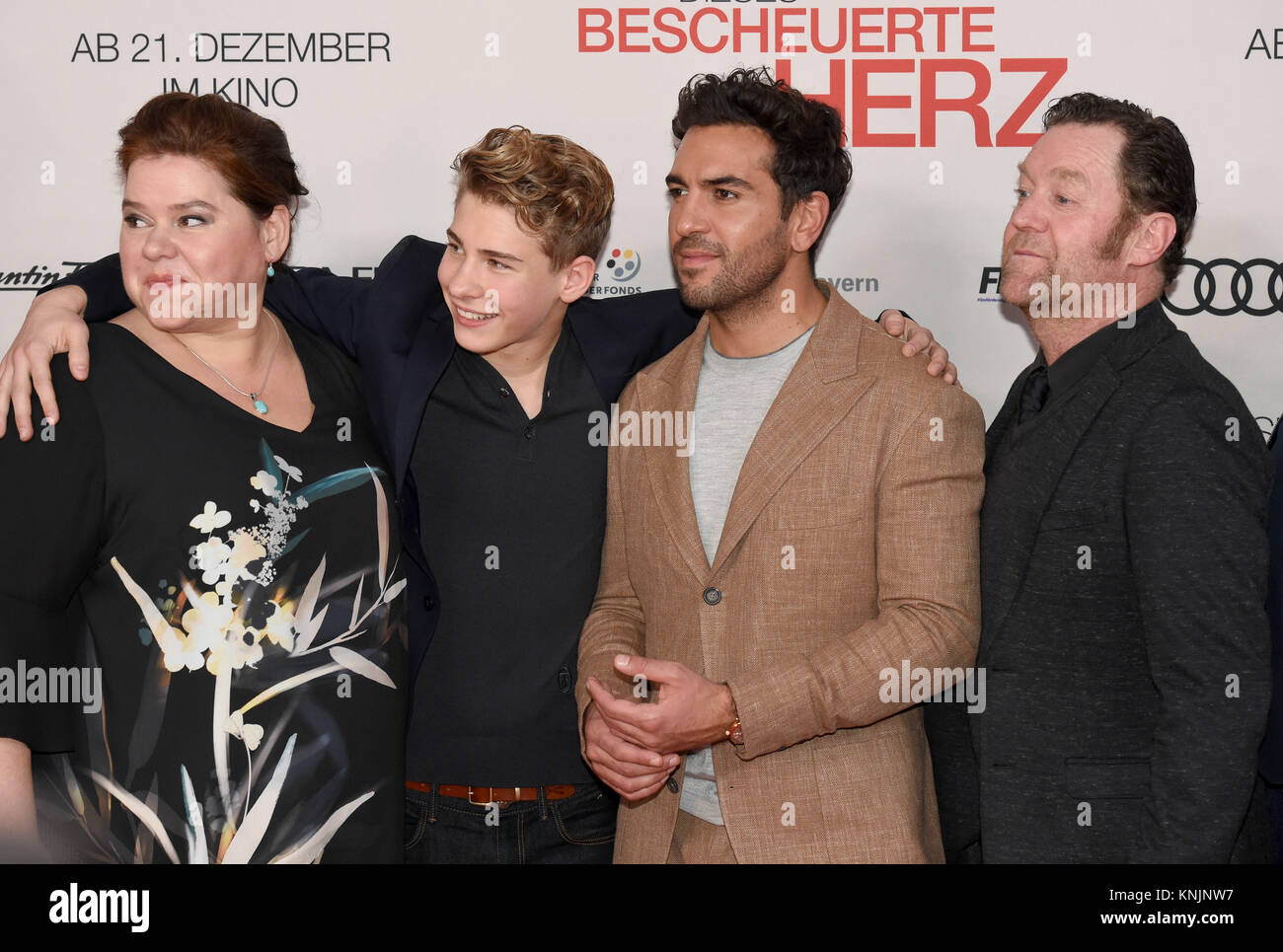 Munchen Deutschland 11 Dez 2017 Schauspieler Nadine Wrietz L R Philip Noah Schwarz Elyas M Barek Und Schauspieler Jurgen Tonkel Erreichen Die Weltpremiere Von Dieses Bescheuerte Herz Dieses Dumme Herz In Der Mathaser Filmpalast