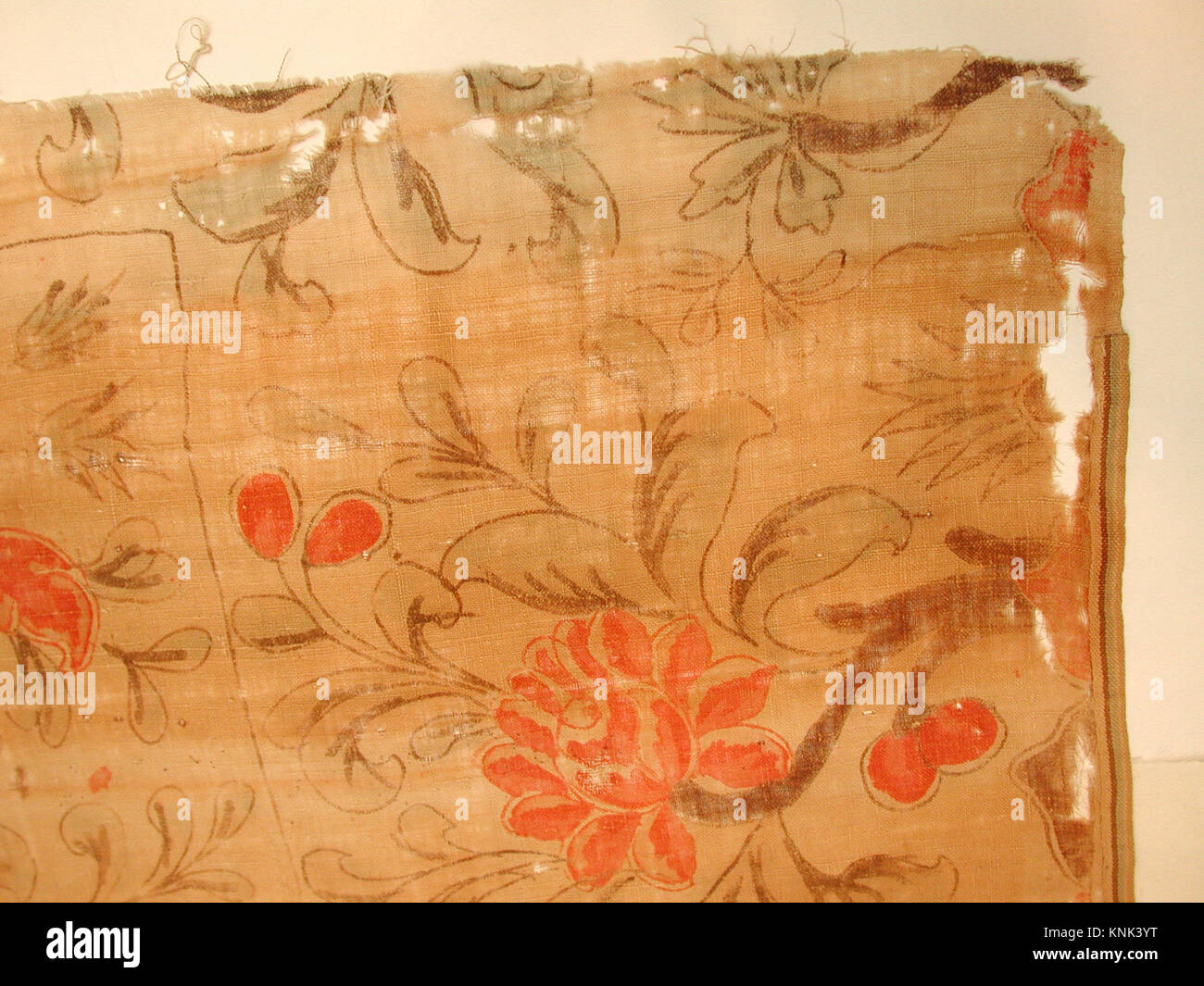 Ein Palampore-Hänge- oder Bettbezug aus islamischer Kunst des frühen 18. Jahrhunderts mit bemalter Textildekoration und gemusterten Motiven. Stockfoto