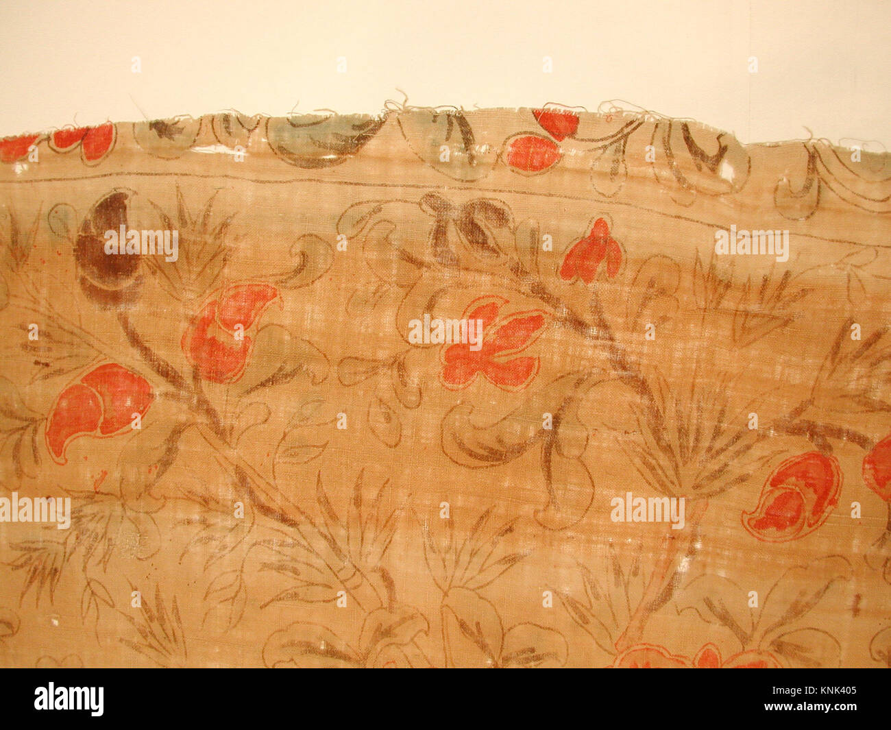 Ein Palamporenbehang oder Bettbezug aus islamischer Kunst des frühen 18. Jahrhunderts mit bemalten Textilmotiven und dekorativen Motiven und Mustern. Stockfoto