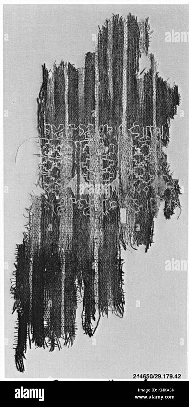 Textilfragment, 10. Jahrhundert, Jemen zugeschrieben, Baumwolle; Leinwandbindung, Widerstandsgefärbt (Ikat), bestickt Stockfoto