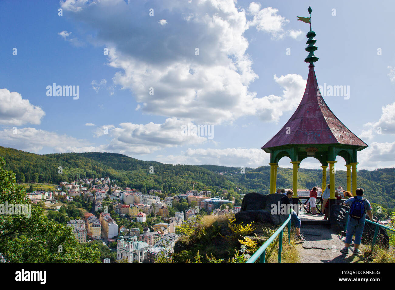 View Point - Panorama des Kurortes Karlovy Vary - Karlsbad, Tschechische Republik Stockfoto