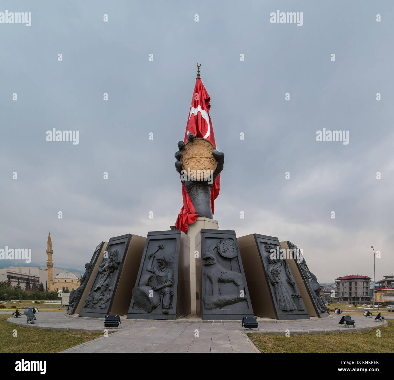 Denkmal des Heils - Skulptur symbolisiert die Gründung der Stadt. Die Stadt nimmt den Sattel zu dem Eingang. Stockfoto