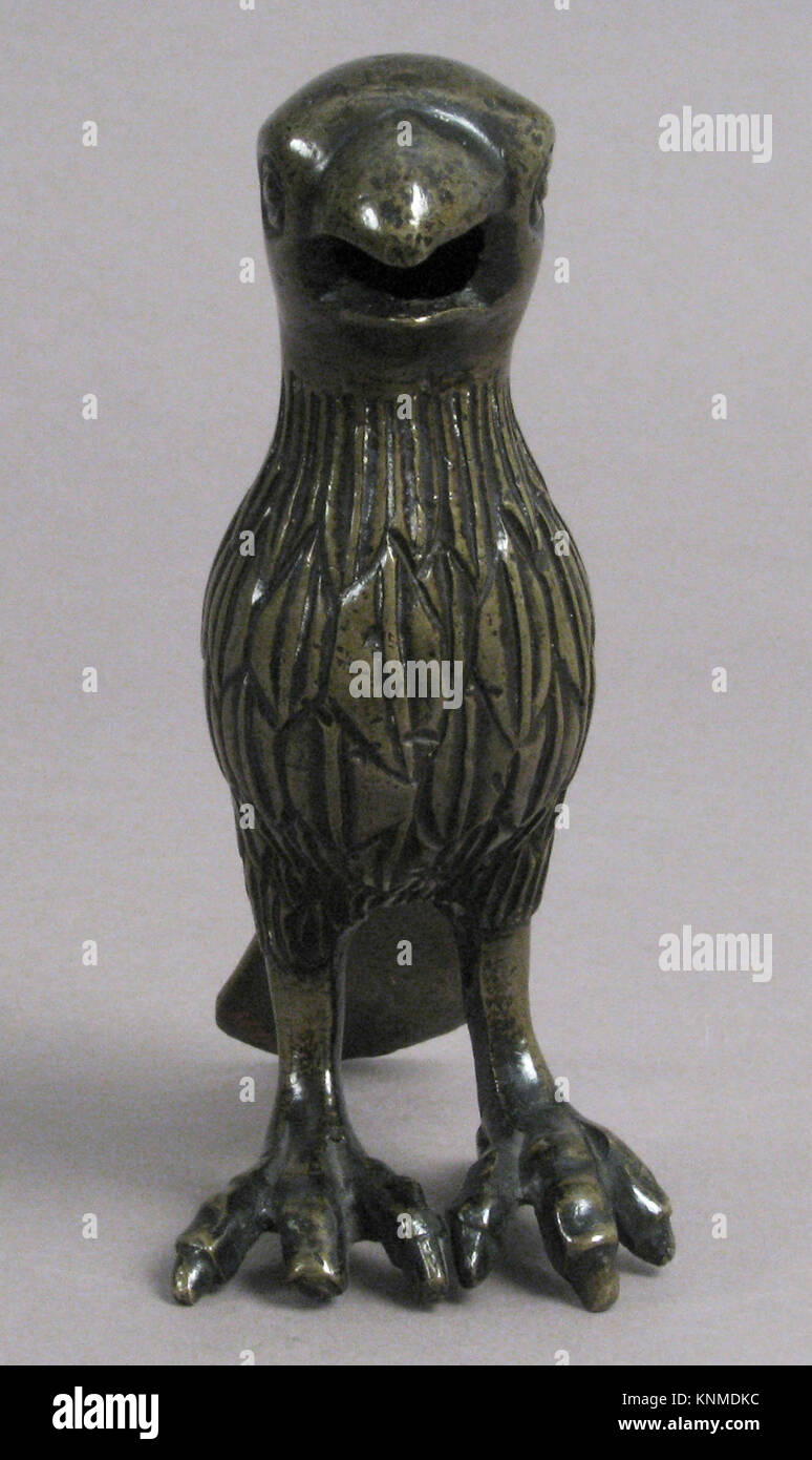 Eine südholländische Vogelskulptur aus dem 15. Jahrhundert aus Kupferlegierung, die ein Beispiel für historische Metallkunst darstellt. Stockfoto