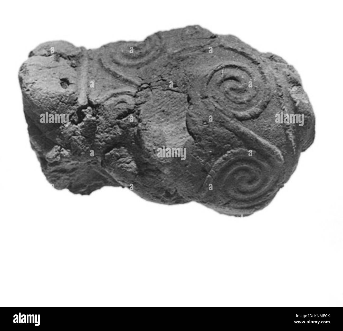 Dieses administrative Siegel aus dem ägyptischen Reich der Mitte (Dynastien 12–13, ca. 1981–1640 v. Chr.) wurde in Lisht South in der Nähe des Grabes von Imhotep ausgegraben. Sie wurde aus ungebranntem Ton hergestellt und diente offiziellen Zwecken zur Kennzeichnung von Dokumenten oder Waren. Stockfoto