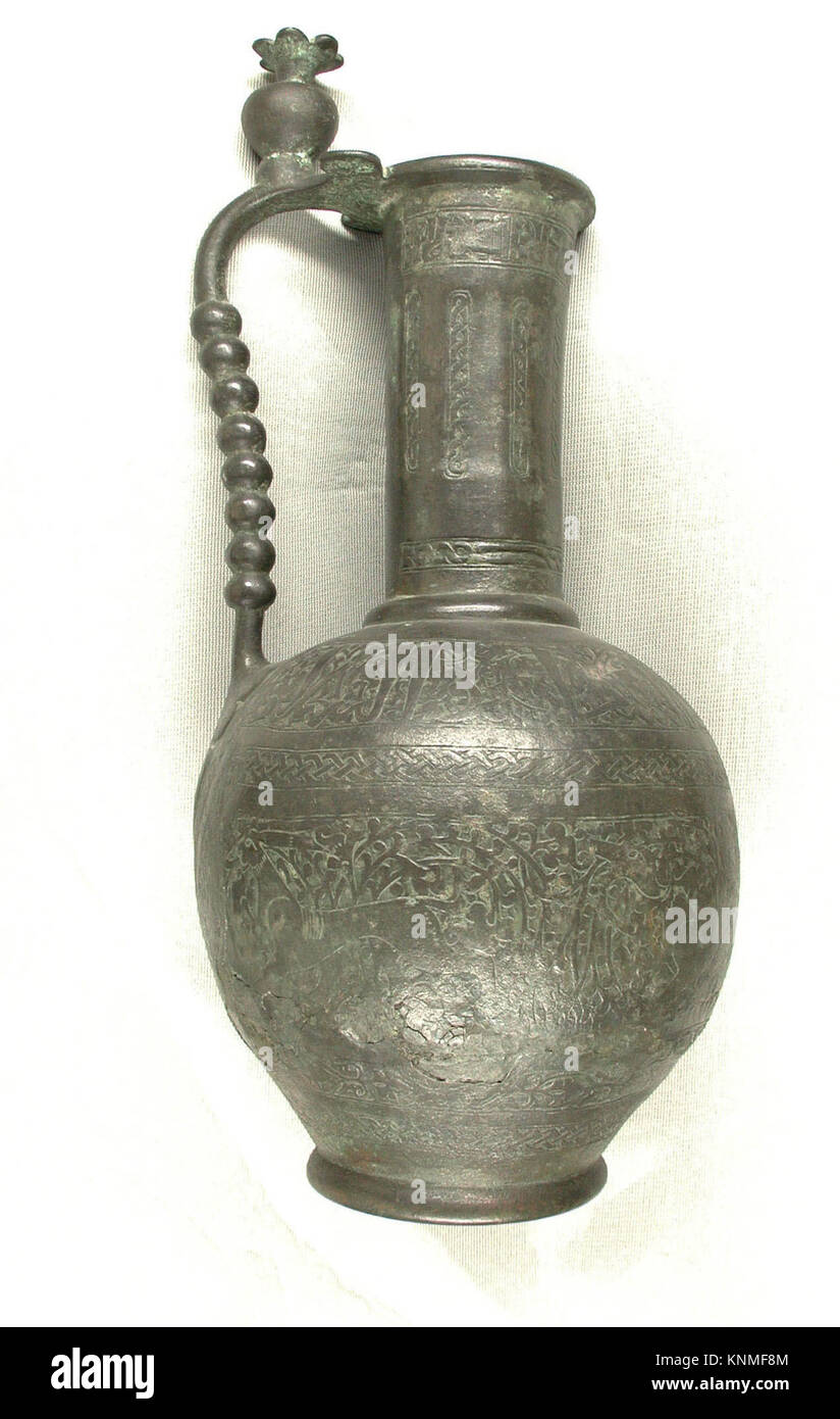 Ewer mit Inschriften und Jagdszenen, 11. Jahrhundert, dem Iran zugeschrieben, Nishapur. Ausgrabungen im Iran, Nishapur, Mittel: Bronze; gegossen, graviert Stockfoto