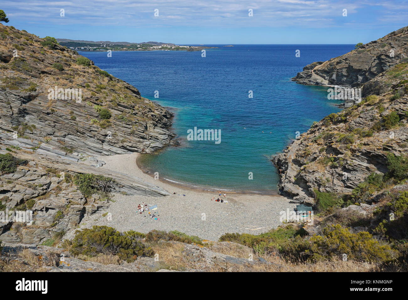 Spanien Costa Brava Bucht mit Kiesstrand, Cala Nans, Cadaques, Cap de Creus, Mittelmeer, Alt Emporda, Katalonien Stockfoto