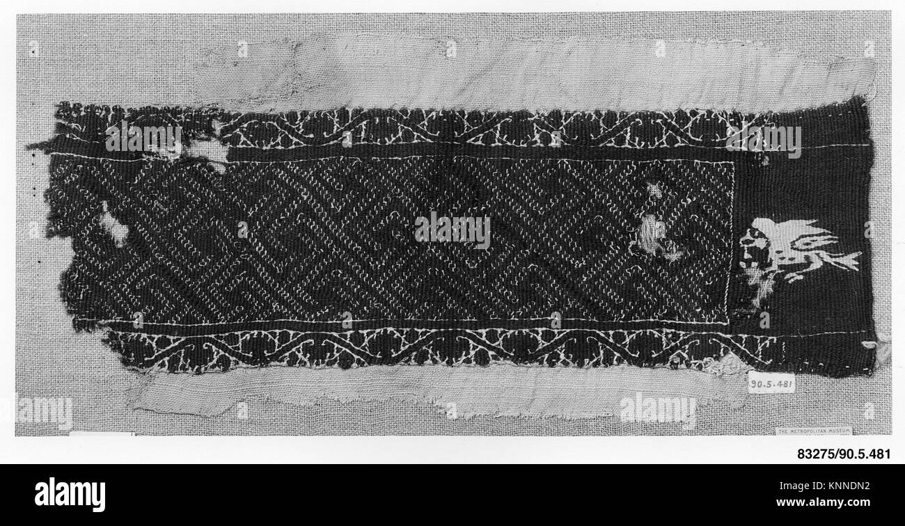 Ein altes Buchfragment mit dem Titel „Fragment MET 83275 443967“, das eine historische Illustration zeigt. Das Bild zeigt eine vergangene Szene mit viel Kopierraum, geeignet für redaktionelle Zwecke. Es fängt das Wesen der antiken Geschichte ein, ruft Nostalgie hervor und dient als wertvolle Ressource für pädagogische Inhalte. Stockfoto