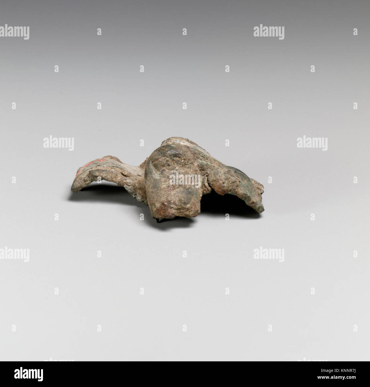 Ostgriechisch/Sardes Lydisches Fußfragment in Bronze, 4,8 x 7,6 x 3,2 cm, erhalten in der MET-Sammlung, 1.–2. Jahrhundert. Stockfoto