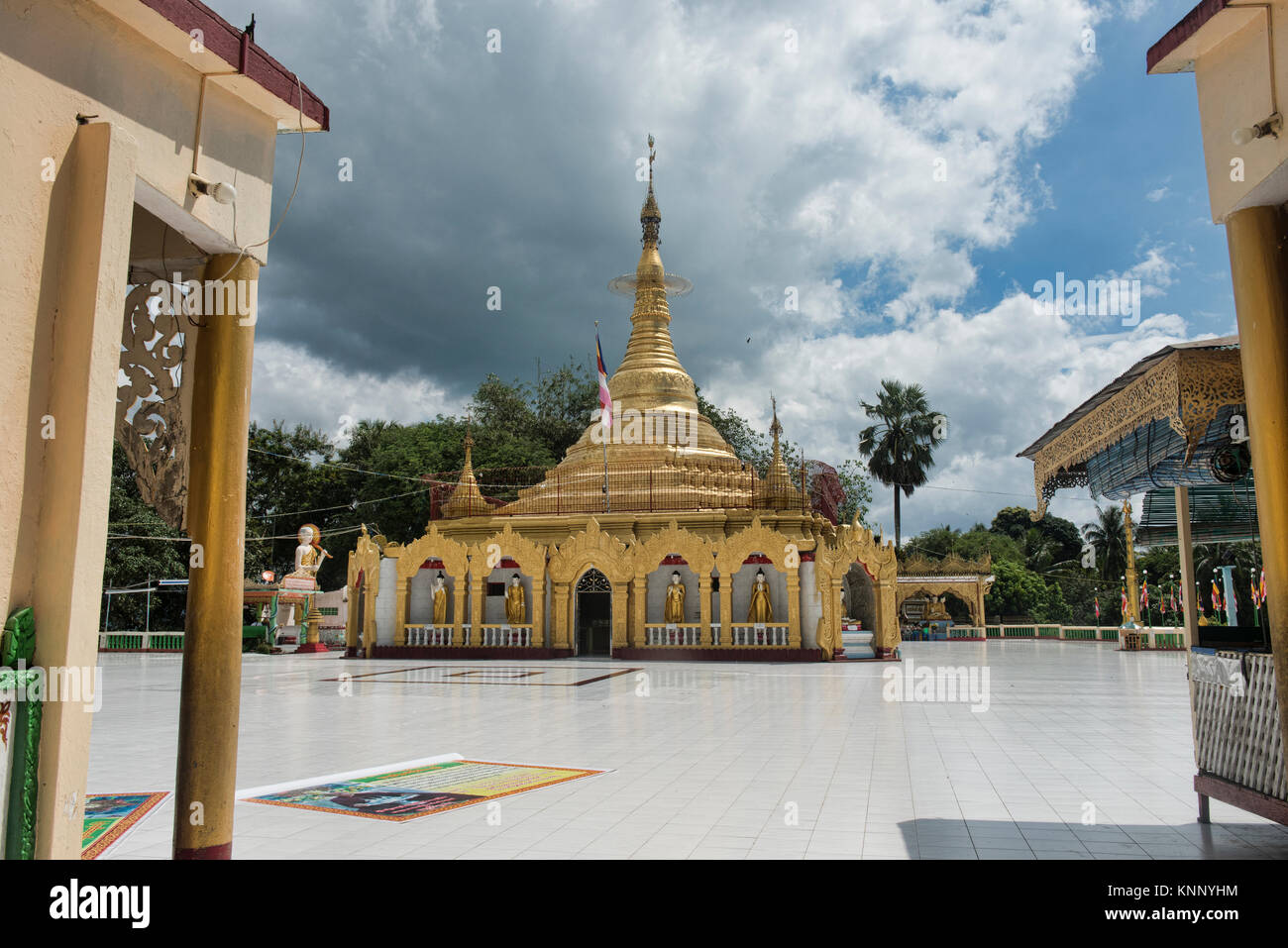 Die goldenen verehrt Pyi Daw Aye Tempel in Kawthaung, Mergui Archipel, Myanmar Stockfoto