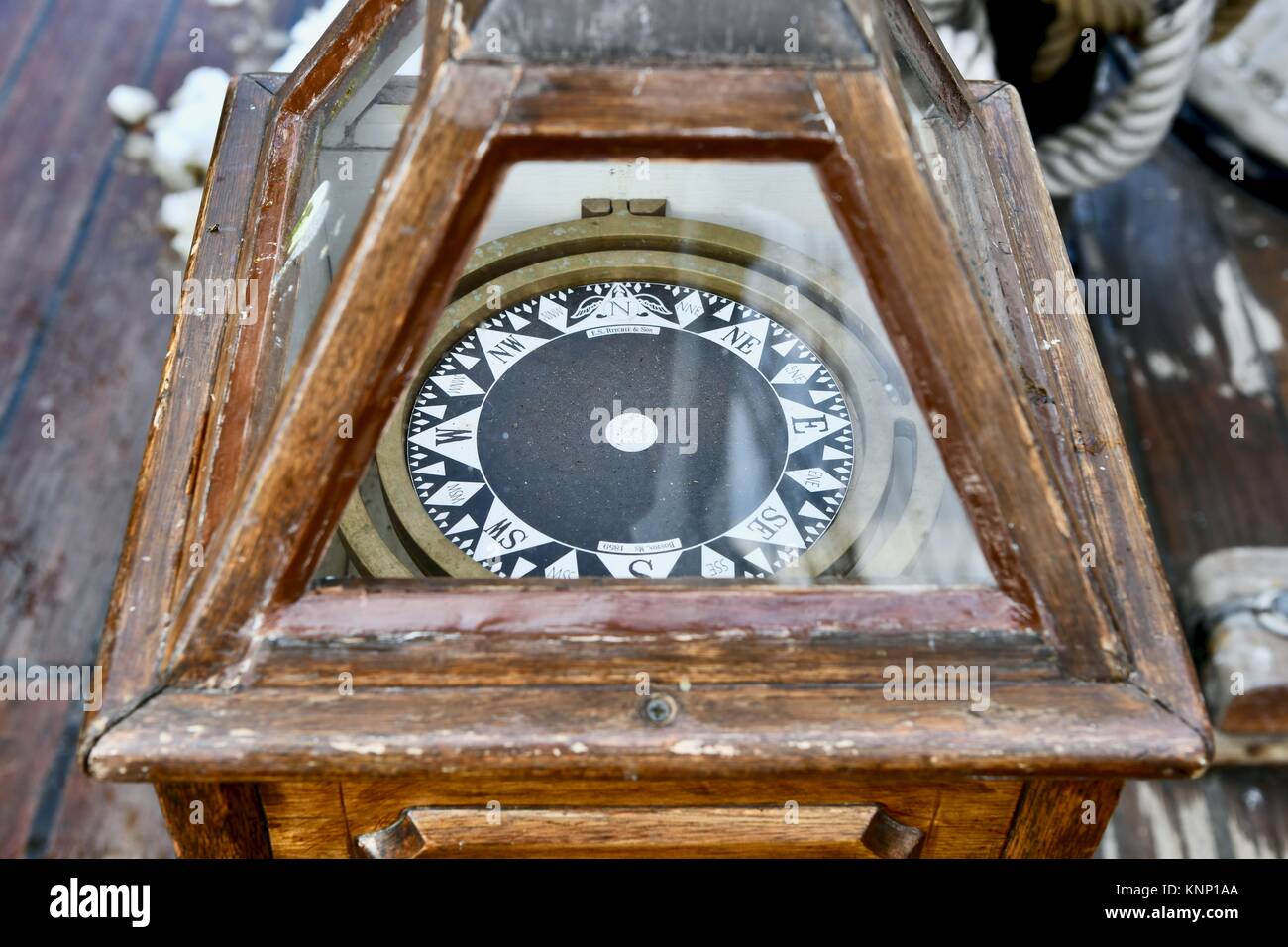 Historische USS Constellation Schiff der Marine Kompass, Baltimore, MD, USA Stockfoto