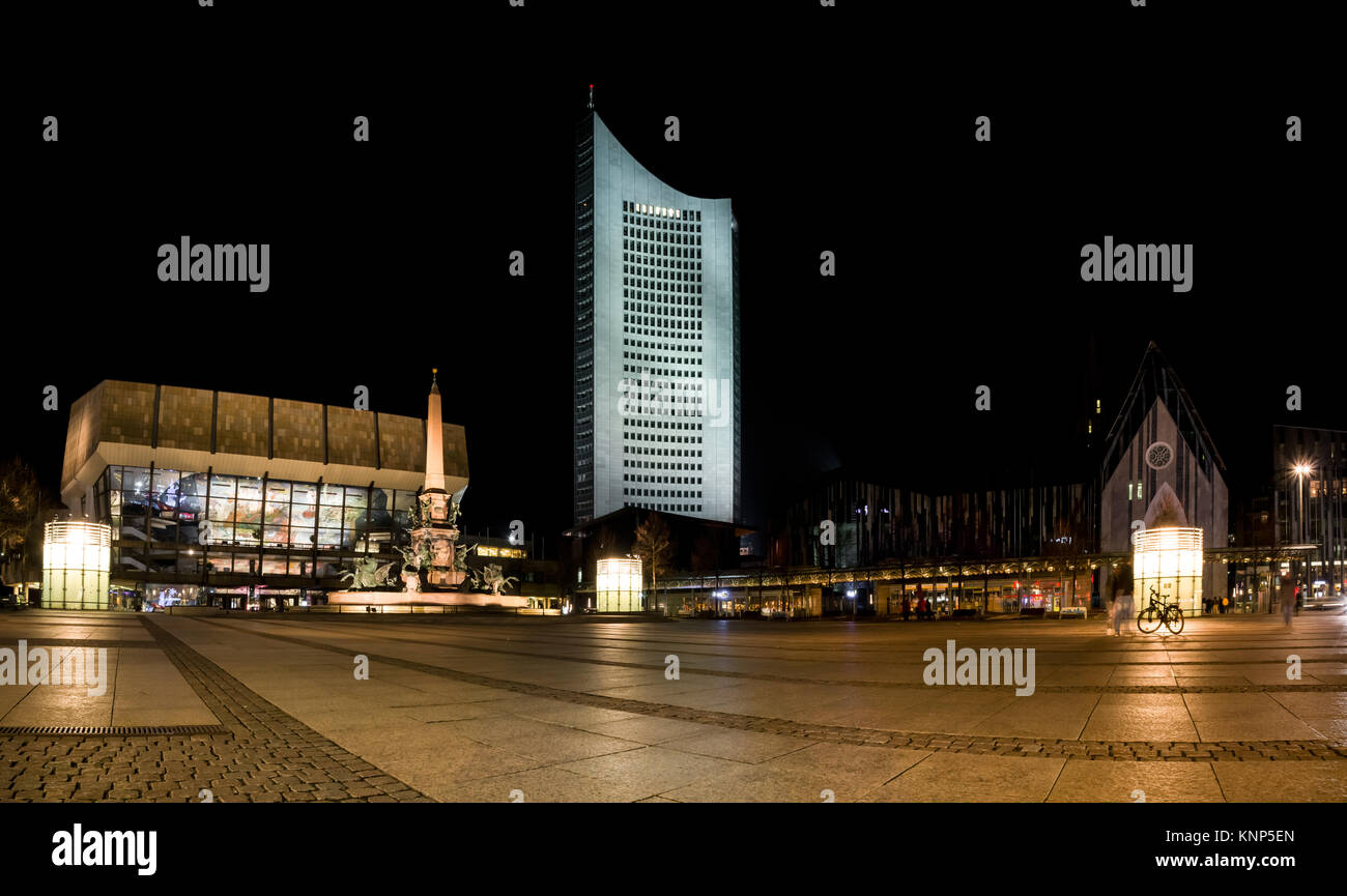 Leipzig Augustusplatz Reflexion Nacht Panorama Tower Windows Nachmittag Deutschland Reisen Tourismus Zentrum Stockfoto