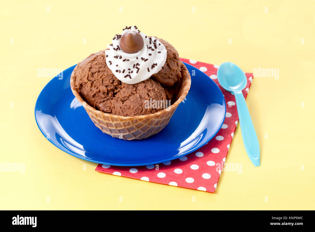 Schokoladen-Eiscreme-Kegel Stockfoto