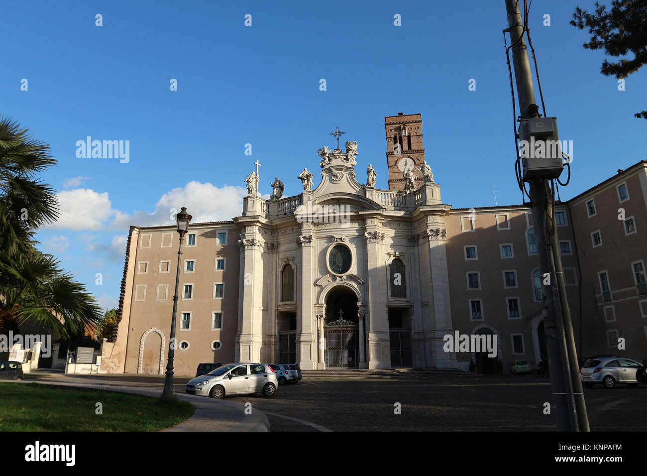 Die Basilika Santa Croce in Gerusalemme Exterieur. Rom, Italien. Stockfoto
