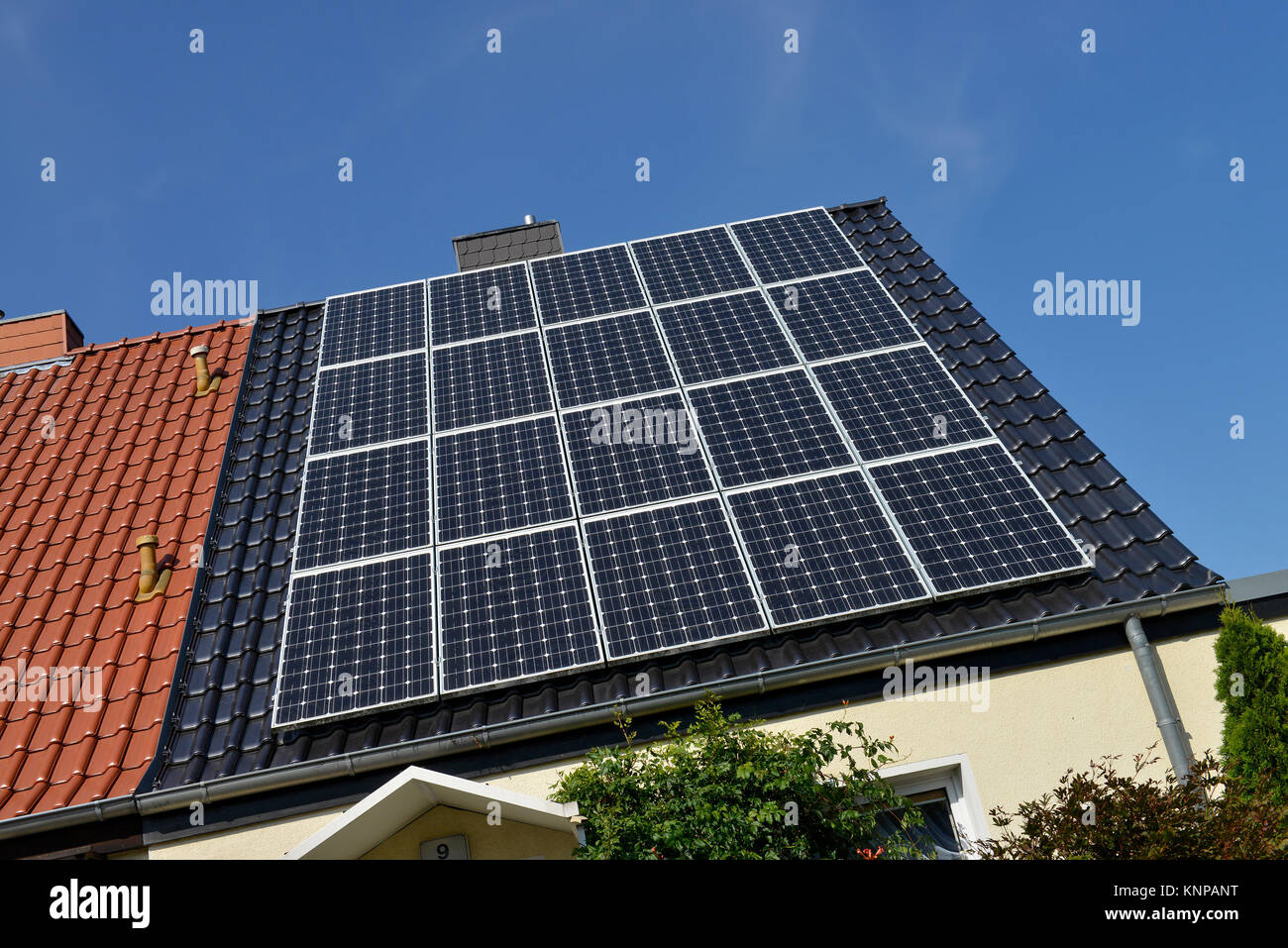 Wohnhaus Solardach, Prozent Dorf Marzahn, Berlin, Deutschland, Wohnhaus Solardach, Marzahn-Hellersdorf, Deutschland Stockfoto