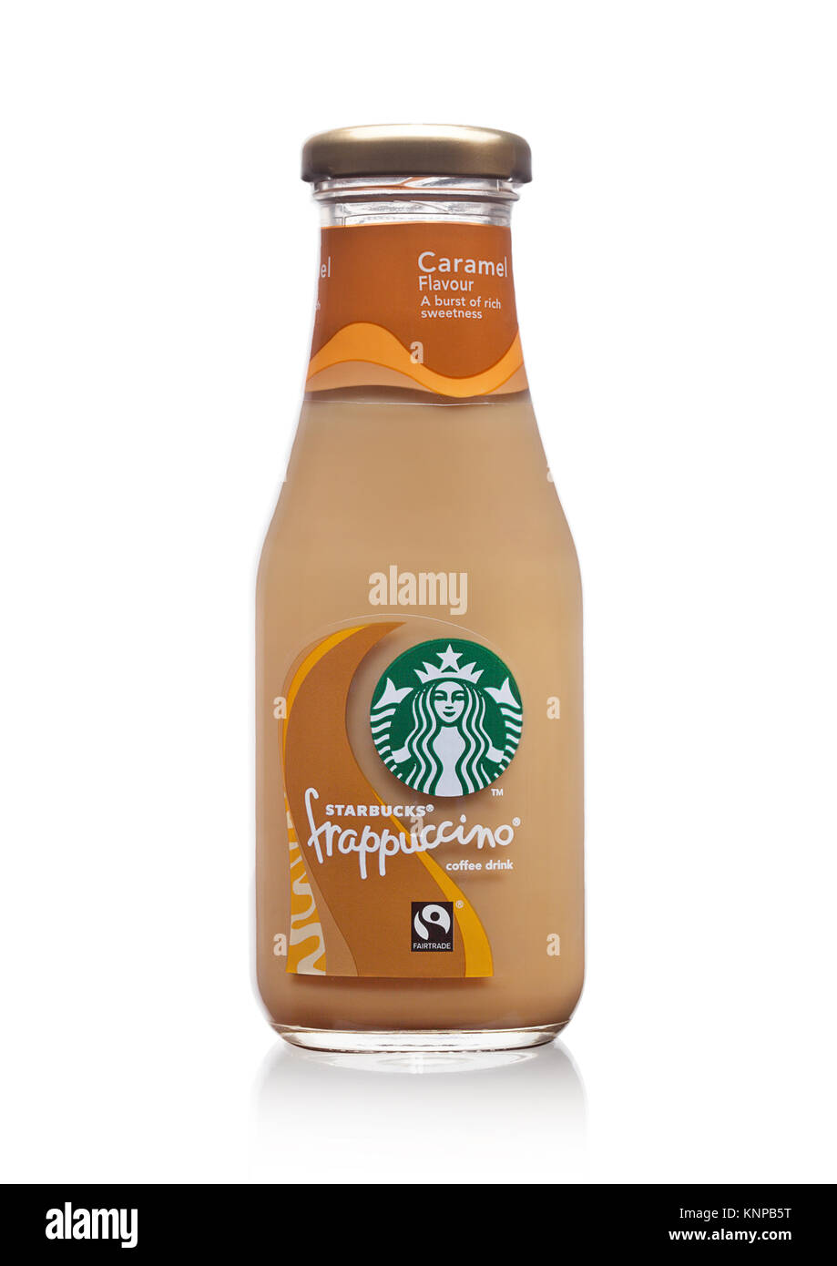 LONDON, Großbritannien - 07 Dezember, 2017: Glas Flasche Starbucks frappuccino trinken Kaffee mit Karamell auf weißem Hintergrund. Seattle Starbucks ist Grundlage der Lar Stockfoto