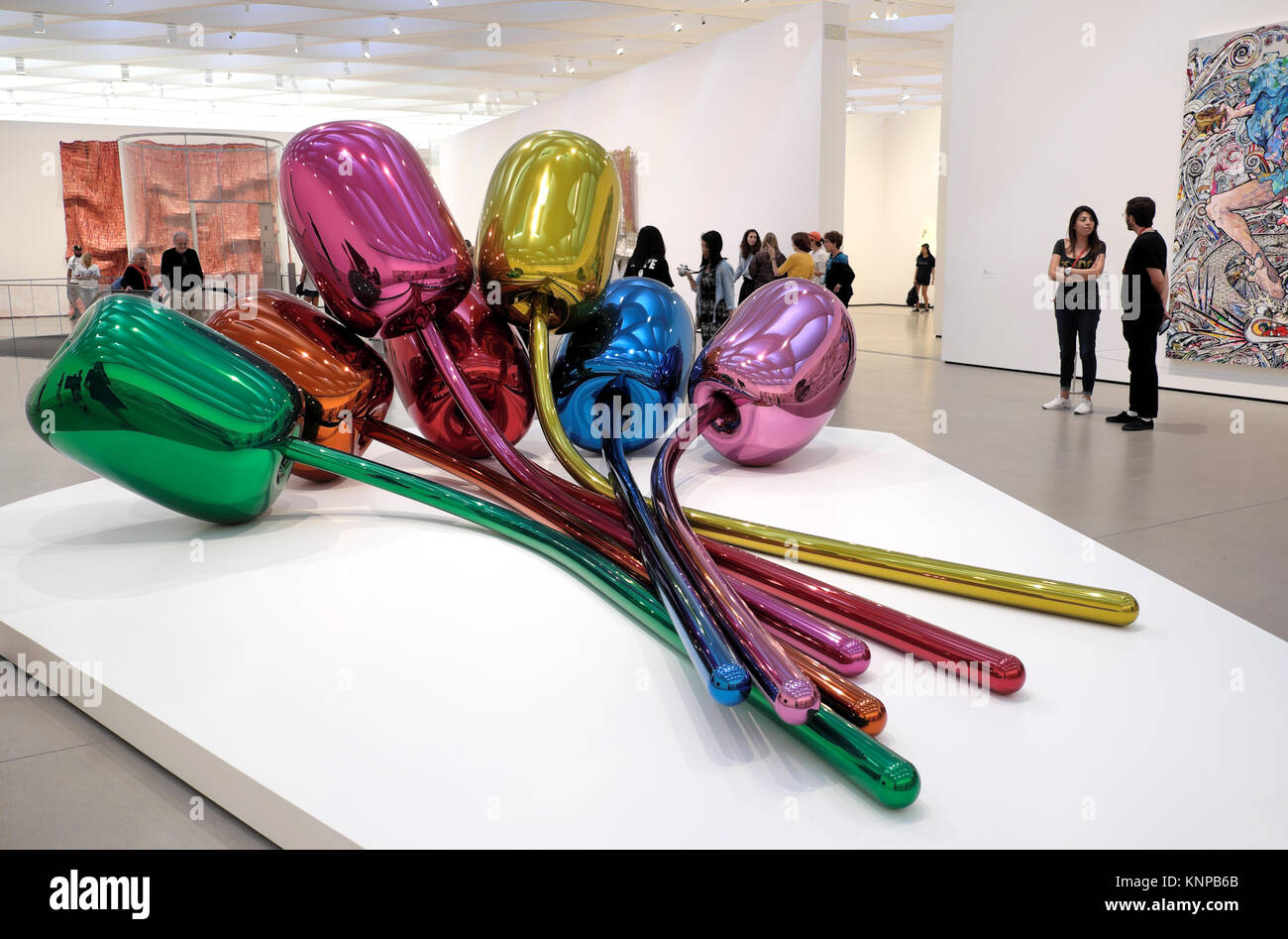 Jeff Koons Tulpe Blume Skulptur an eine innere Galerie im breiten Museum in Downtown S Grand Avenue Los Angeles, La California USA KATHY DEWITT Stockfoto