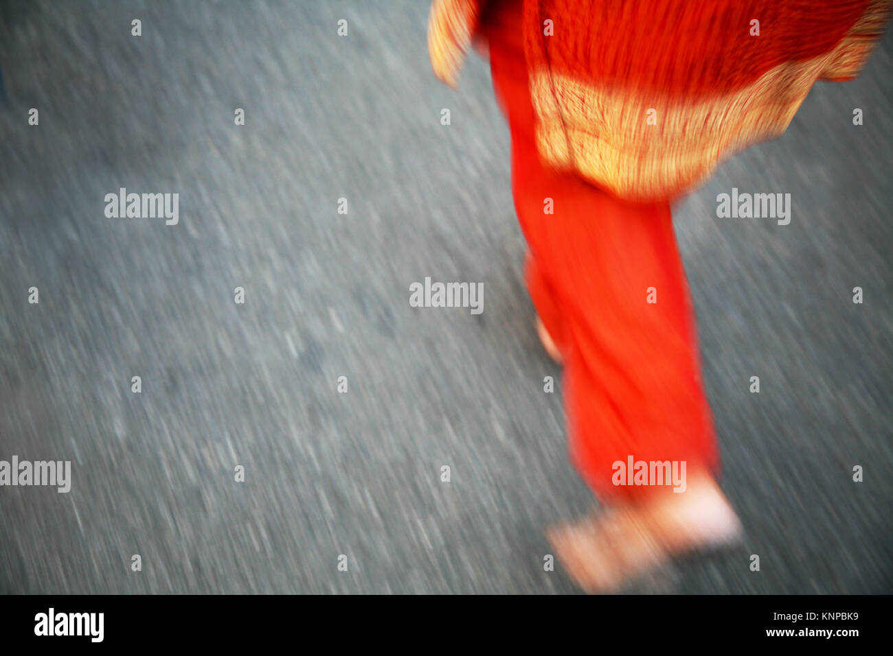 Indische Frau auf der Straße Stockfoto