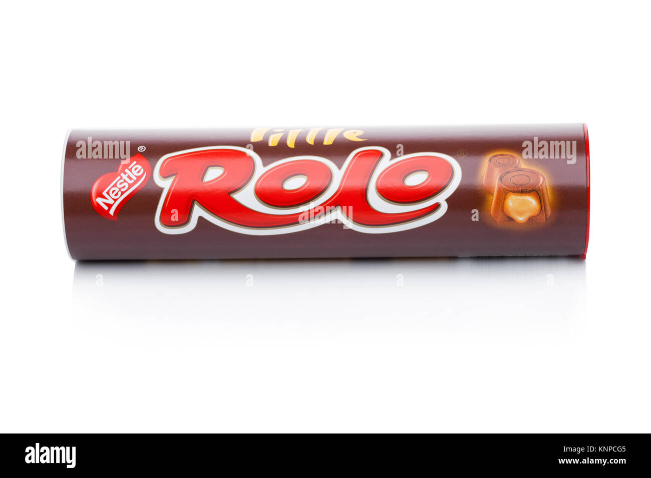 LONDON, Großbritannien - 07 Dezember, 2017: Rolo candy in der Tube auf weißem Hintergrund. Rolo produziert wird von Nestle, Schweizer multinationale Unternehmen spezialisiert auf Lebensmittel ein Stockfoto