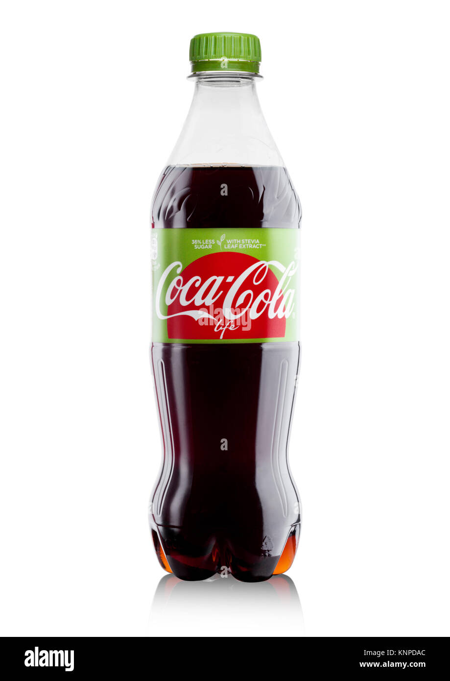 LONDON, Großbritannien - 07 Dezember, 2017: Flasche Leben Coca-Cola auf weißem Hintergrund. Coca-Cola ist einer der beliebtesten Soda Produkte in der Welt. Stockfoto