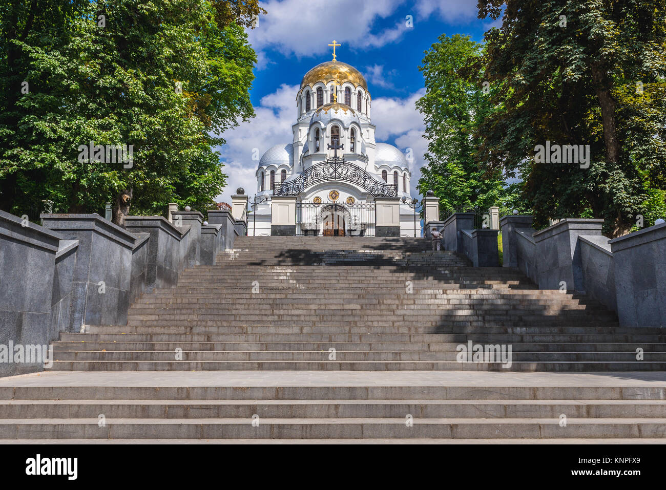 Treppe vor der Orthodoxen Kathedrale des heiligen Alexander Newski in Kamjanez-podilskyj Stadt in der westlichen Ukraine Stockfoto