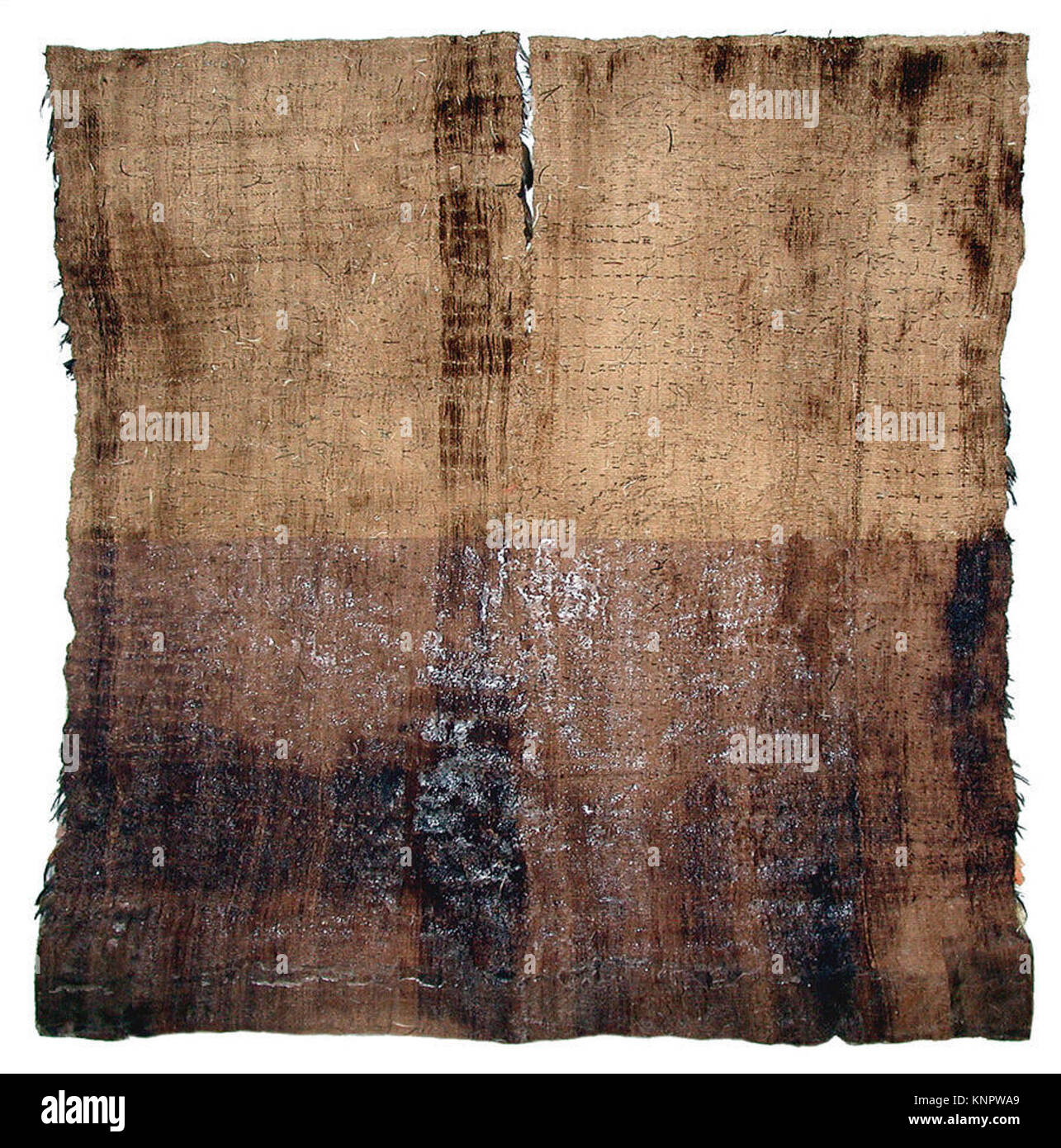 Diese aus dem 15. Jahrhundert stammende Tunika mit Chimú-Federn besteht aus Baumwolle und Federn verschiedener Vögel. Es zeigt ein Design von Seevögeln in alternierenden Quadraten, was die Assoziation der Kultur mit Fruchtbarkeit widerspiegelt. Stockfoto