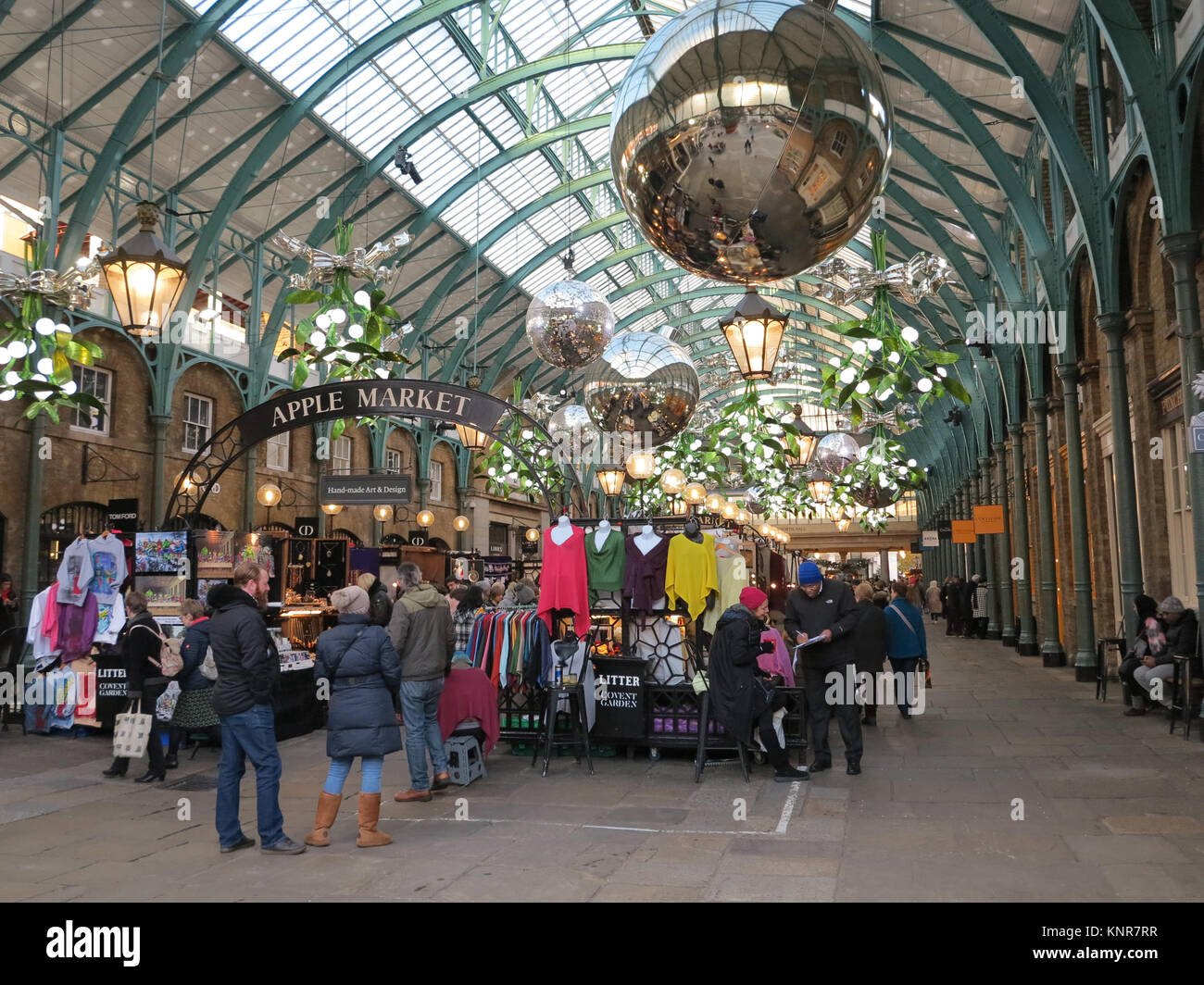 Weihnachten im Covent Gardens London Im apple markt November 2017. Stockfoto
